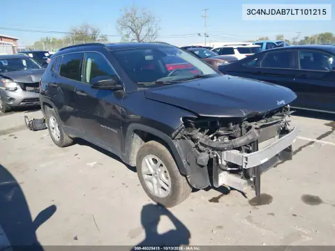 3C4NJDAB7LT101215 — 2020 Jeep Compass, წინა ნაწილი, ფოტოები შეკეთებამდე