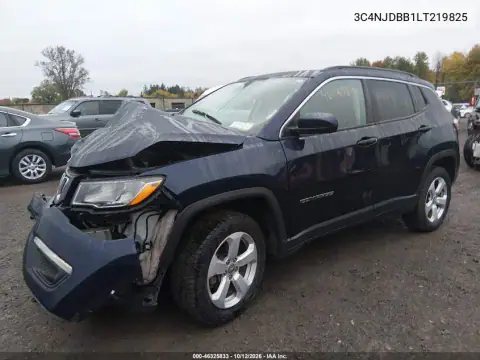 3C4NJDBB1LT219825 — 2020 Jeep Compass, foto 2 de IAAI, Parte delantera