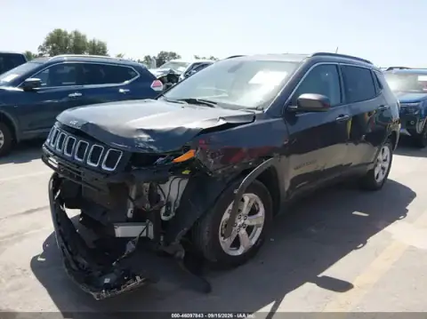 3C4NJCBB5MT508122 — 2021 Jeep Compass, zdjęcie 2 z IAAI, Przód