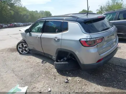 3C4NJDCB5MT594827 — 2021 Jeep Compass, zdjęcie 3 z IAAI 30.09.2026, Dachowanie
