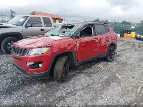 3C4NJDBB3MT504446 — 2021 Jeep Compass, ფოტო 2, IAAI, გადაბრუნება