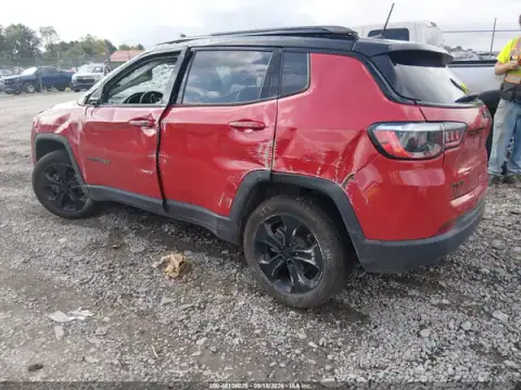 3C4NJDBB3MT504446 — 2021 Jeep Compass, ფოტო 3, IAAI, გადაბრუნება
