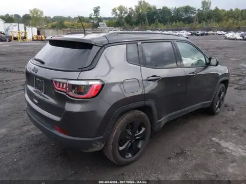 3C4NJCBB2MT567743 — 2021 Jeep Compass, photo 4 from IAAI, Front end