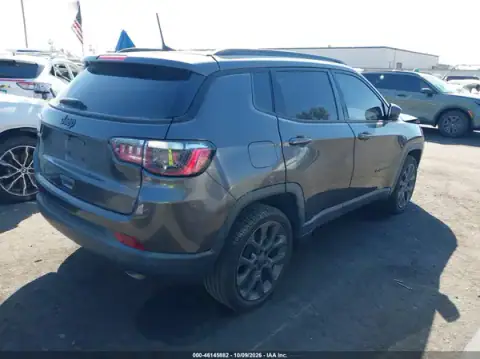 3C4NJCEB0MT548653 — 2021 Jeep Compass, foto 4 de IAAI 21.10.2026, Parte delantera
