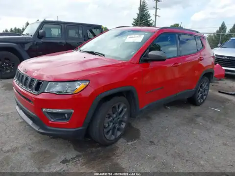 3C4NJDEB2MT565489 — 2021 Jeep Compass, zdjęcie 2 z IAAI, Tył