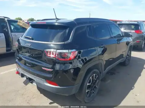 3C4NJDDB9MT573977 — 2021 Jeep Compass, foto 4 de IAAI, Parte delantera