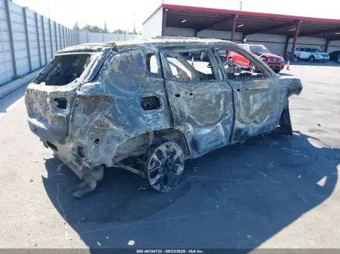 3C4NJDCBXMT601562 — 2021 Jeep Compass, ფოტო 4, IAAI, მთლიანი ხანძარი