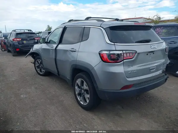 3C4NJDCB9MT520312 — 2021 Jeep Compass, photo 3 from IAAI, Front end
