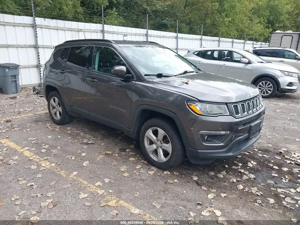 3C4NJDBB1MT572986 Jeep Compass 2021 — uszkodzenie Lewy przód, zdjęcie przed naprawą