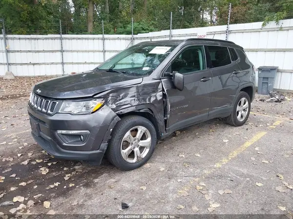 3C4NJDBB1MT572986 — 2021 Jeep Compass, zdjęcie 2 z IAAI, Lewy przód