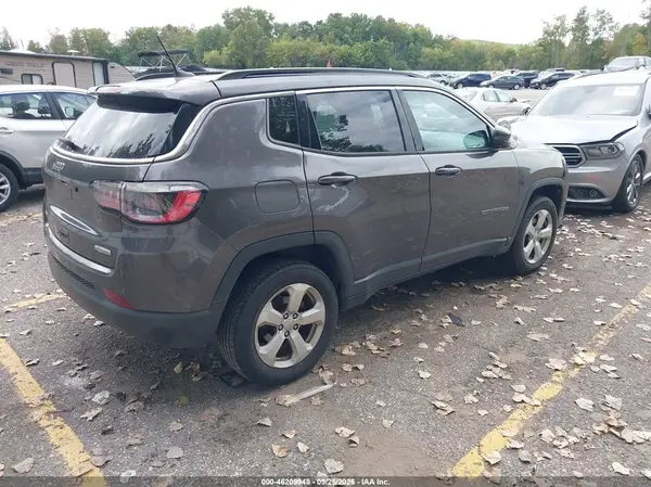 3C4NJDBB1MT572986 — 2021 Jeep Compass, zdjęcie 4 z IAAI, Lewy przód