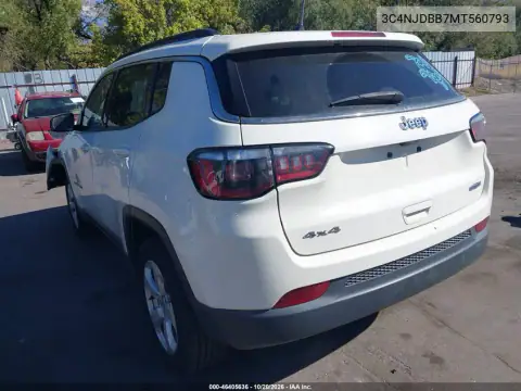 3C4NJDBB7MT560793 — 2021 Jeep Compass, фото 3 з IAAI, Передня частина