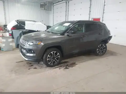 3C4NJDCB3NT159032 — 2022 Jeep Compass, photo 2 from IAAI, Rear end