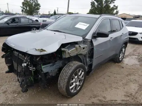 3C4NJDFBXNT109143 — 2022 Jeep Compass, ფოტო 2, IAAI, წინა ნაწილი