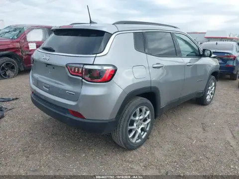 3C4NJDFBXNT150128 — 2022 Jeep Compass, photo 4 from IAAI, Front end