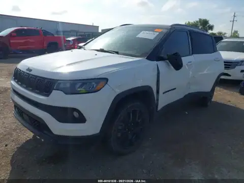 3C4NJDBN8PT508331 — 2023 Jeep Compass, foto 2 de IAAI, Daños en todo el vehículo