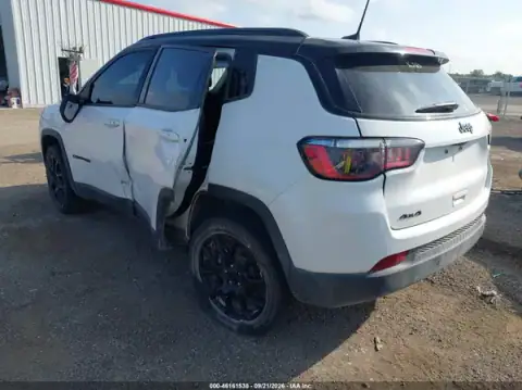 3C4NJDBN8PT508331 — 2023 Jeep Compass, foto 3 de IAAI, Daños en todo el vehículo