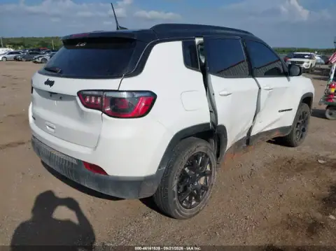 3C4NJDBN8PT508331 — 2023 Jeep Compass, foto 4 de IAAI, Daños en todo el vehículo