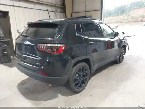 3C4NJDBN0PT534597 — 2023 Jeep Compass, foto 4 de IAAI, Parte delantera