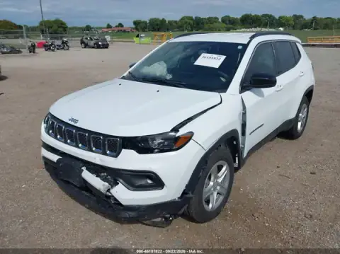 3C4NJDBN7PT570397 — 2023 Jeep Compass, foto 2 de IAAI, Parte delantera