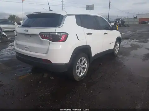 3C4NJDAN1RT103206 — 2024 Jeep Compass, photo 4 from IAAI, Left front