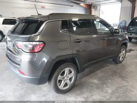 3C4NJDBNXRT603704 — 2024 Jeep Compass, фото 4 з IAAI 24.09.2026, Передня частина