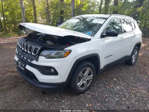 3C4NJDBN3RT607240 — 2024 Jeep Compass, photo 2 from IAAI, Front end