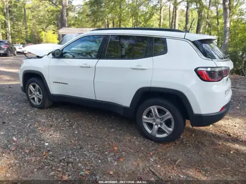 3C4NJDBN3RT607240 — 2024 Jeep Compass, photo 3 from IAAI, Front end