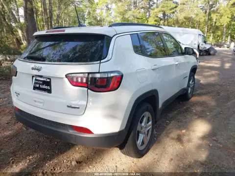 3C4NJDBN3RT607240 — 2024 Jeep Compass, photo 4 from IAAI, Front end