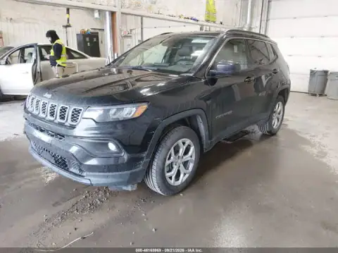 3C4NJDBN9RT117921 — 2024 Jeep Compass, фото 2 з IAAI, Передня частина справа