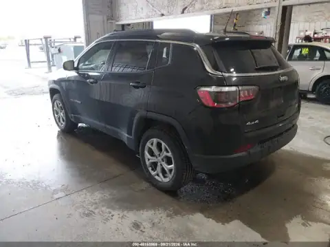 3C4NJDBN9RT117921 — 2024 Jeep Compass, фото 3 з IAAI, Передня частина справа