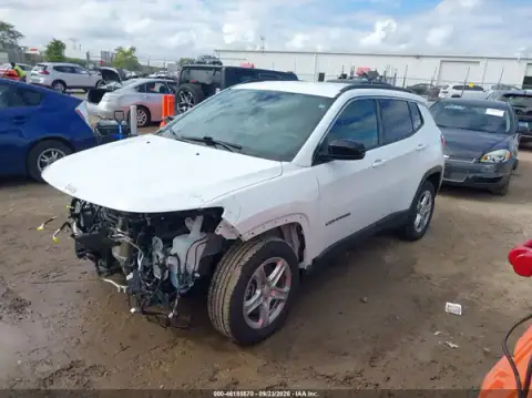 3C4NJDBN5RT583989 — 2024 Jeep Compass, ფოტო 2, IAAI, წინა ნაწილი