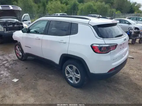 3C4NJDBN5RT583989 — 2024 Jeep Compass, ფოტო 3, IAAI, წინა ნაწილი