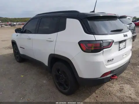 3C4NJDDN7RT594201 — 2024 Jeep Compass, foto 3 de IAAI, Trasera derecha