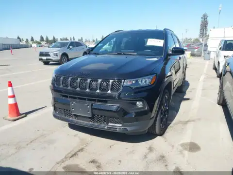 3C4NJDBN5RT601228 — 2024 Jeep Compass, photo 2 from IAAI, Right side