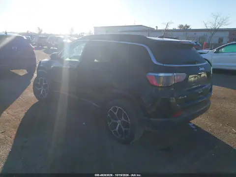3C4NJDCN4RT101012 — 2024 Jeep Compass, foto 4 de IAAI, Parte delantera