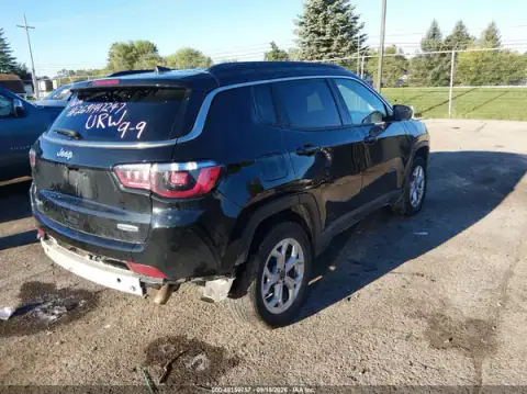 3C4NJDBN0ST561064 — 2025 Jeep Compass, photo 4 from IAAI 08.10.2026, Front and rear