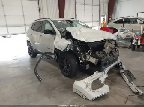 3C4NJDBN4ST554859 — 2025 Jeep Compass, Передняя и задняя части (Front & Rear), фото до ремонта
