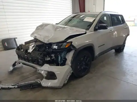 3C4NJDBN4ST554859 — 2025 Jeep Compass, ფოტო 2, IAAI, წინა და უკანა ნაწილი