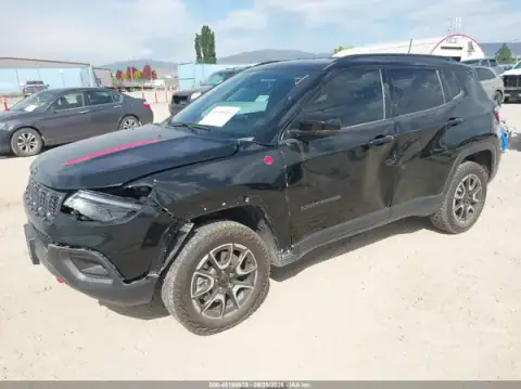 3C4NJDDN3ST571004 — 2025 Jeep Compass, фото 2 с аукциона IAAI, левый бок