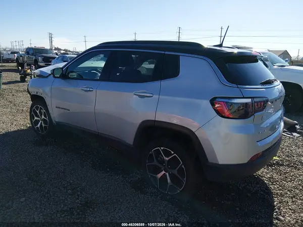 3C4NJDCN0ST512235 — 2025 Jeep Compass, zdjęcie 3 z IAAI, Przód