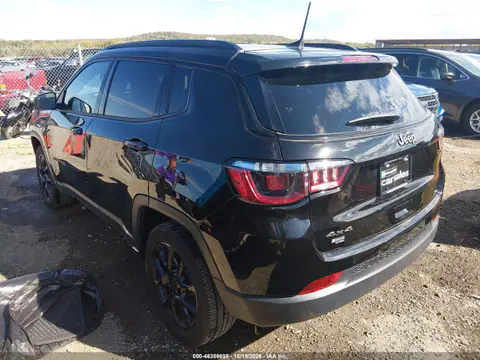 3C4NJDBN9ST617454 — 2025 Jeep Compass, foto 4 de IAAI, Parte delantera