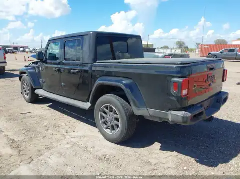 1C6HJTFGXML587454 — 2021 Jeep Gladiator, photo 3 from IAAI, Front end
