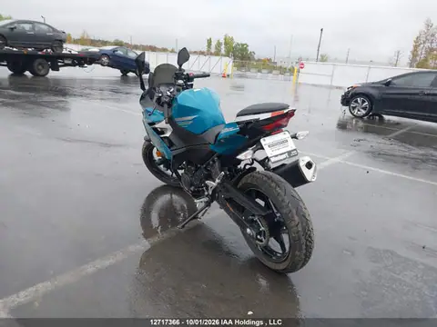 JKAEXKG11MDAA2942 — 2021 Kawasaki EX400, zdjęcie 3 z IAAI 23.10.2026, Lewy bok