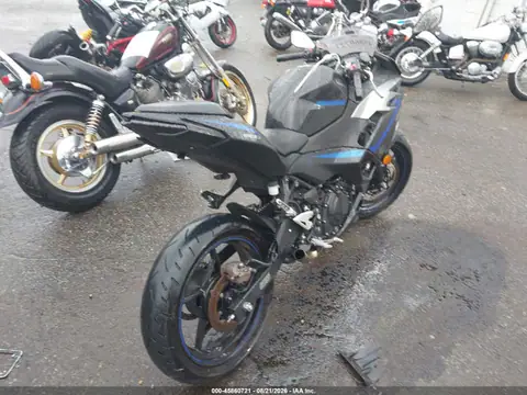 ML5EXGG16SDA42691 — 2025 Kawasaki EX500, foto 4 de IAAI 20.10.2026, No indicado