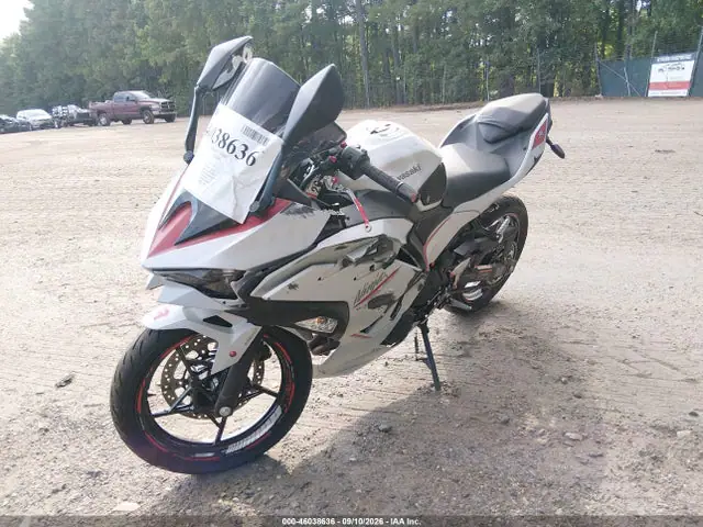 ML5EXGG10SDA69918 — 2025 Kawasaki EX500, photo 2 from IAAI 30.09.2026, Left front