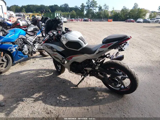 ML5EXGG10SDA69918 — 2025 Kawasaki EX500, photo 3 from IAAI 30.09.2026, Left front