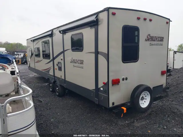 4YDT31B28F1533061 — 2015 Keystone Sprinter, photo 3 from IAAI 06.10.2026, Left and right sides