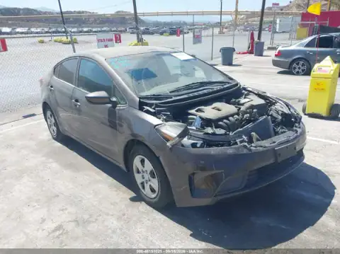 3KPFL4A70HE116399 — 2017 Kia Forte, Przód (Front End), zdjęć przed naprawą