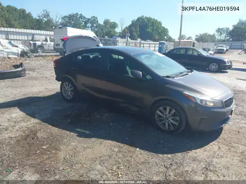 3KPFL4A76HE019594 — 2017 Kia Forte, Parte trasera, fotos antes de reparar
